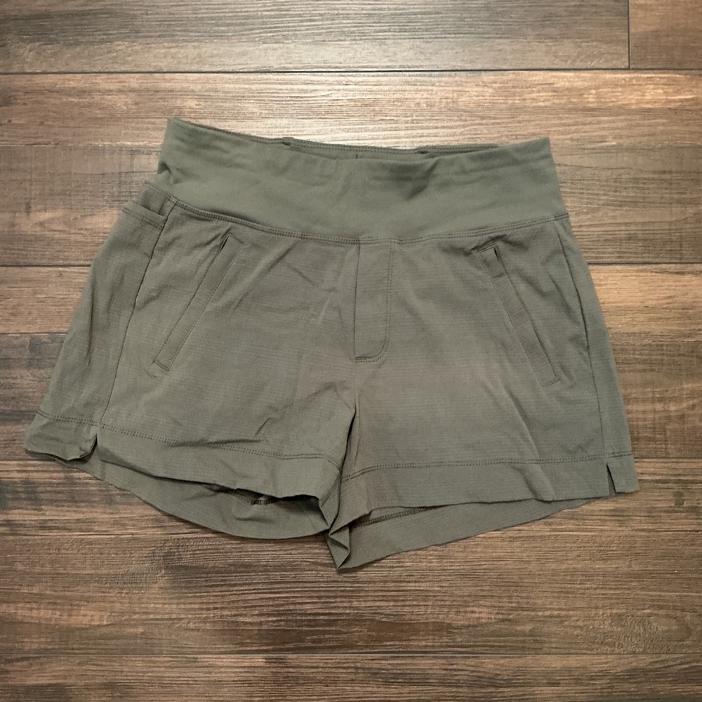 Athleta Trekkie North Hiking Shorts Olive Green Zip Pockets Size 4 Outdoor Trail